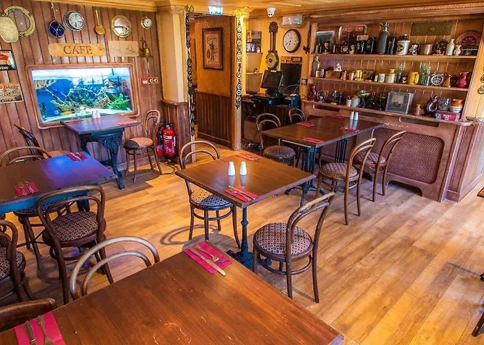 The Rusty Mackerel Lodge *